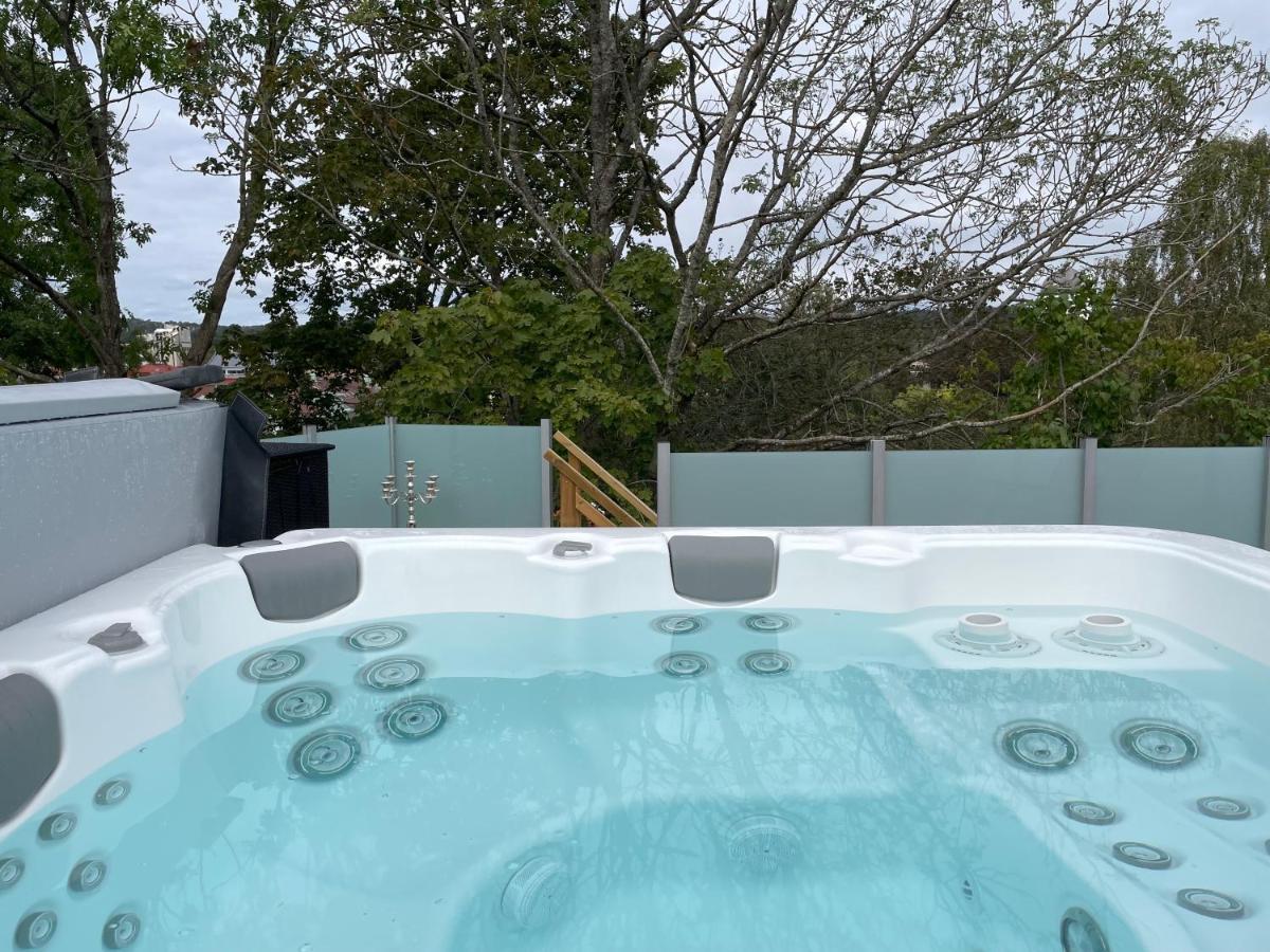 Apartment Uddevalla Bohuslaen Bubbelbad ภายนอก รูปภาพ